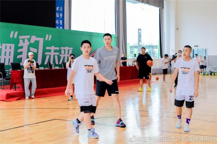 如何选择适合篮球康复训练的器材_1